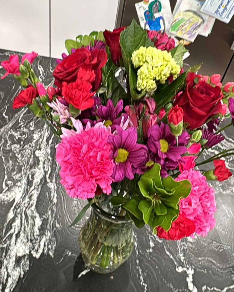 beautiful floral arrangement gift ideas for moms for mothers day