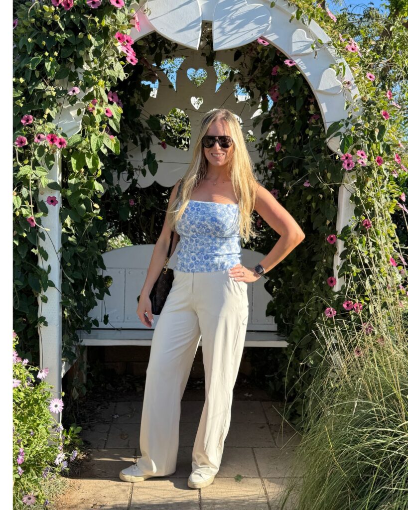 lululemon trousers + elevated tank equals the perfect elevate mom outfit