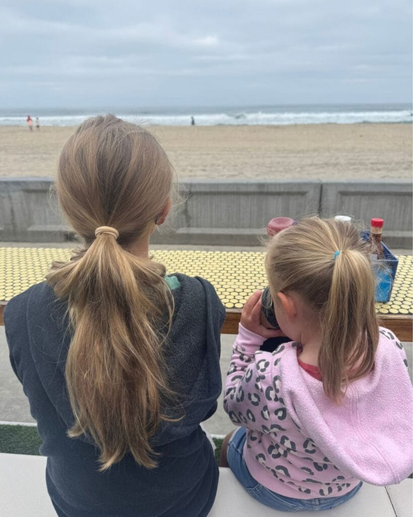 two girls eating breakfast at woodys in pacific beach