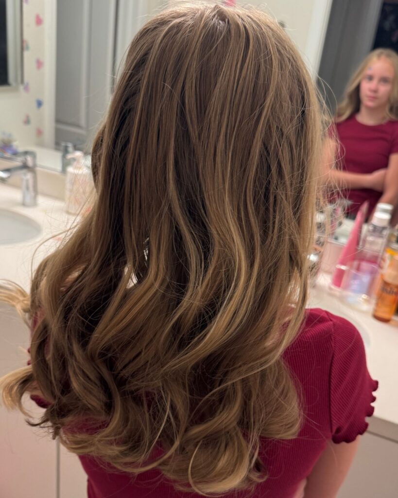 Girl showing the heatless curls from her overnight curly-tie hairstyle